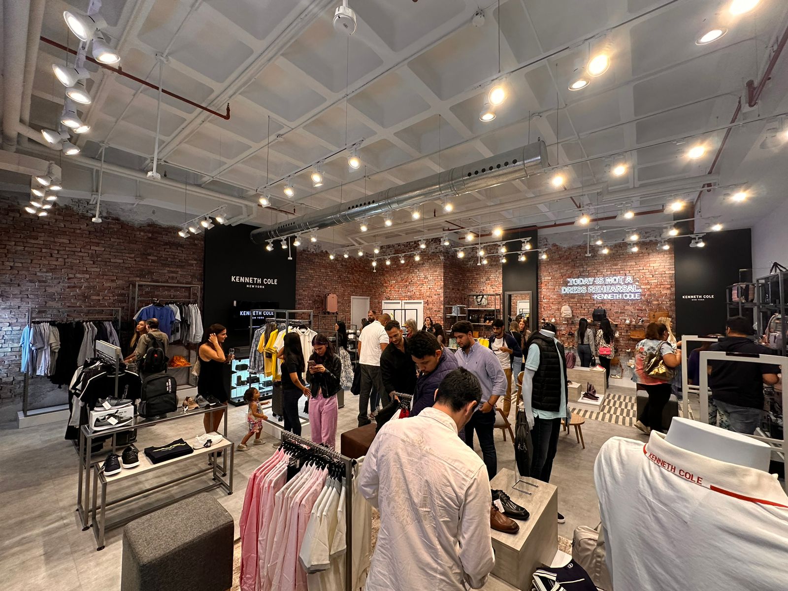 Kenneth Cole New York Abre Sus Puertas en el Tolón Fashion Mall de Caracas