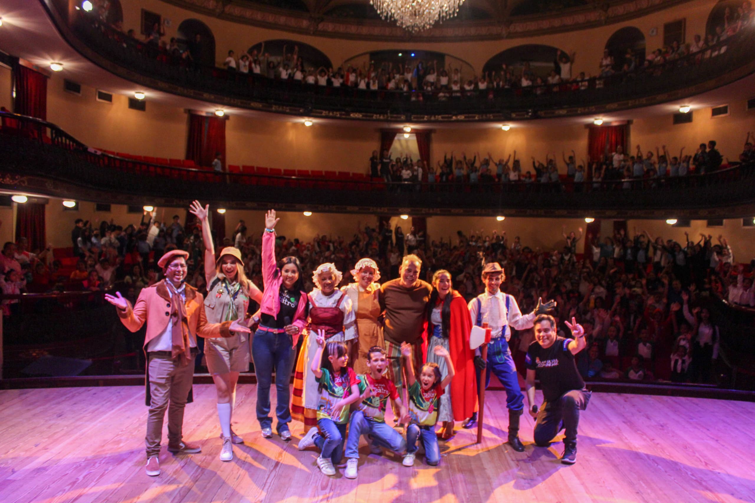 La Escuela va al Teatro presentó la obra “Caperucita Roja” a través del Plan Cultural Comunitario