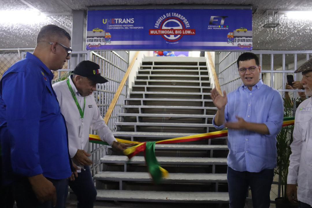 Alcalde Fuenmayor inauguró Escuela del Transporte en Valencia avalada por el INTT