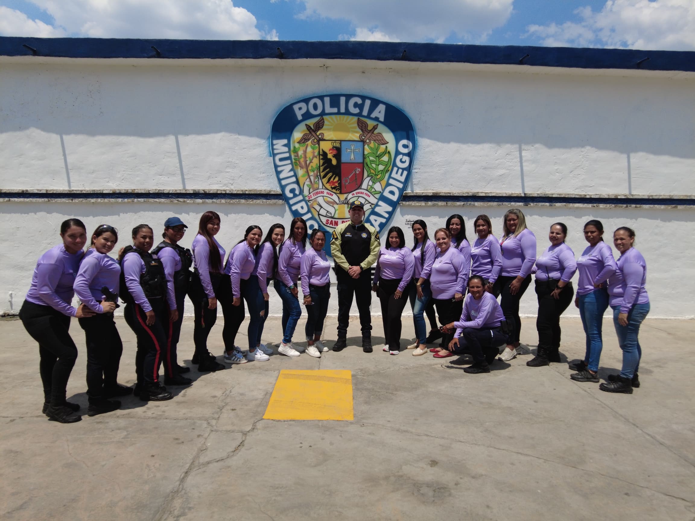 Policía de San Diego homenajeó a las mujeres en su día 