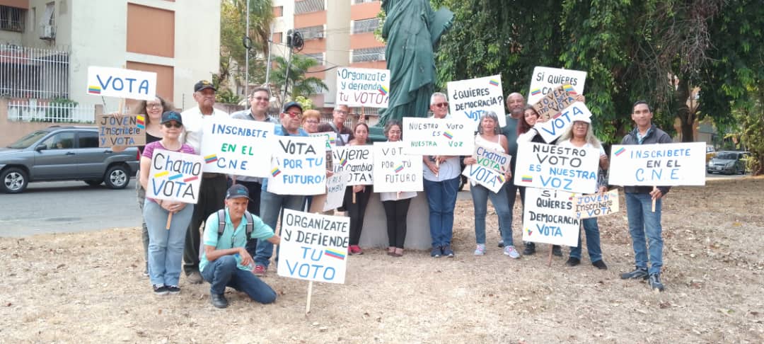 Plataforma El País de Todos y Creemos Alianza Ciudadana en Carabobo realizaron pancartazo para incentivar el voto