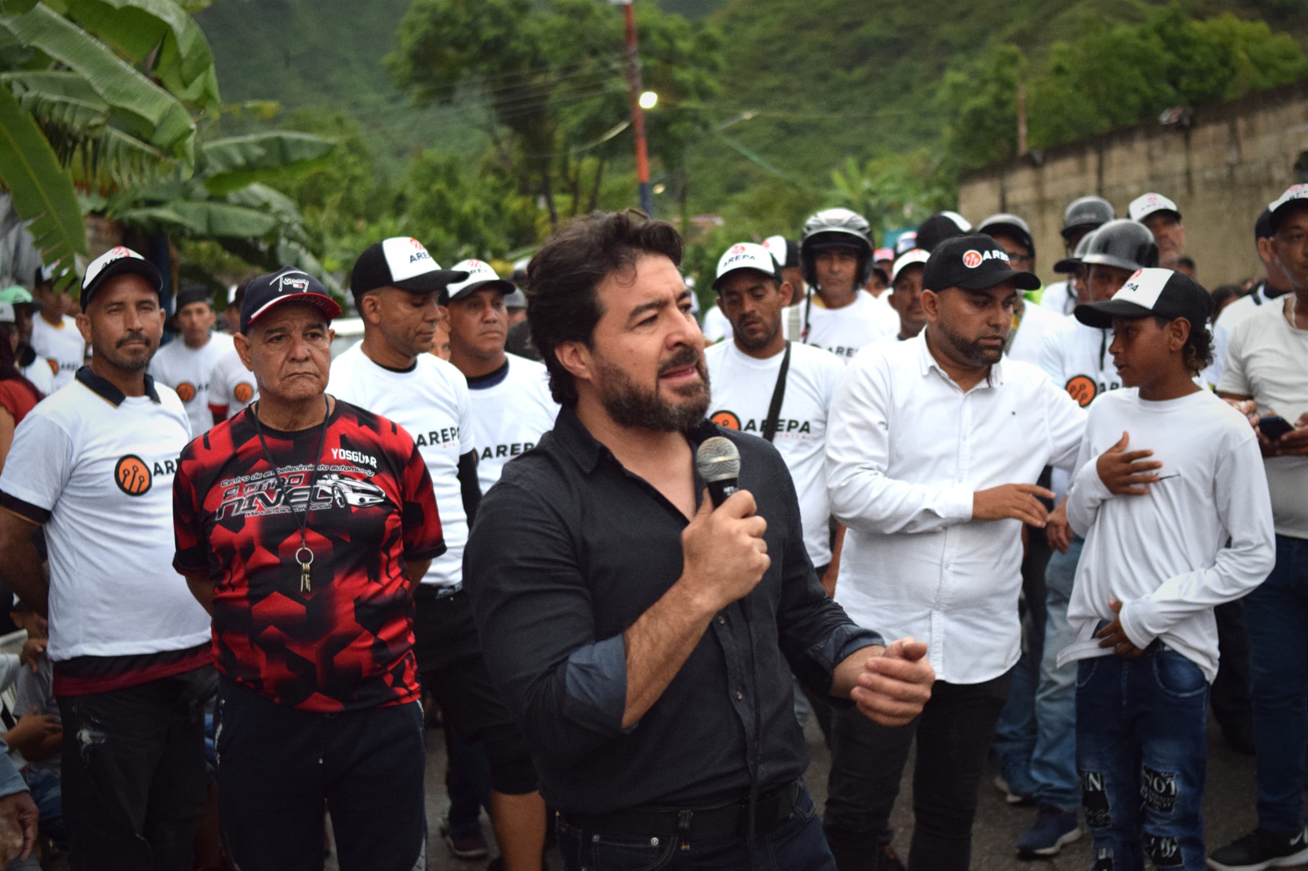 Daniel Ceballos visitó La Guaricha en el municipio Diego Ibarra y realizó rodada con motorizados