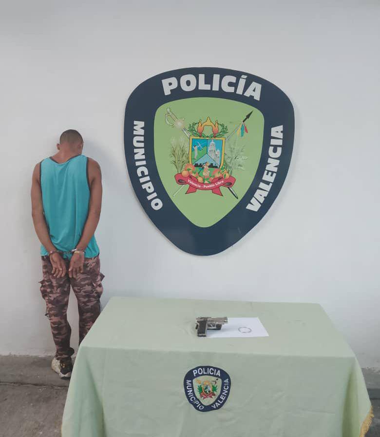 Policia Municipal de Valencia: Sujeto con antecedentes penales es arrestado por robo en unidad colectiva