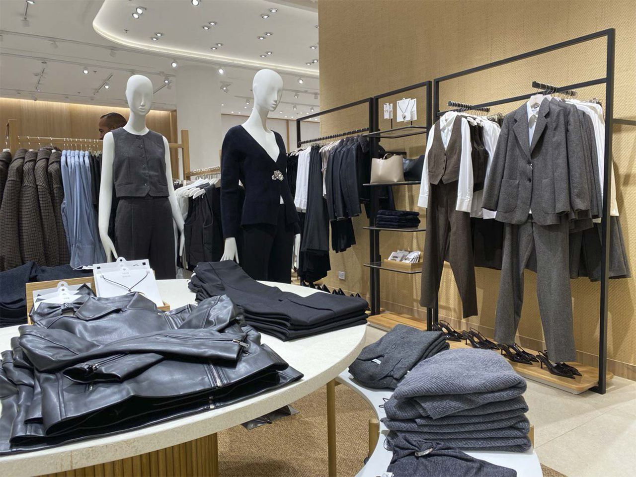 Mango inaugura tienda en Sambil Valencia y amplía oferta de moda en Carabobo