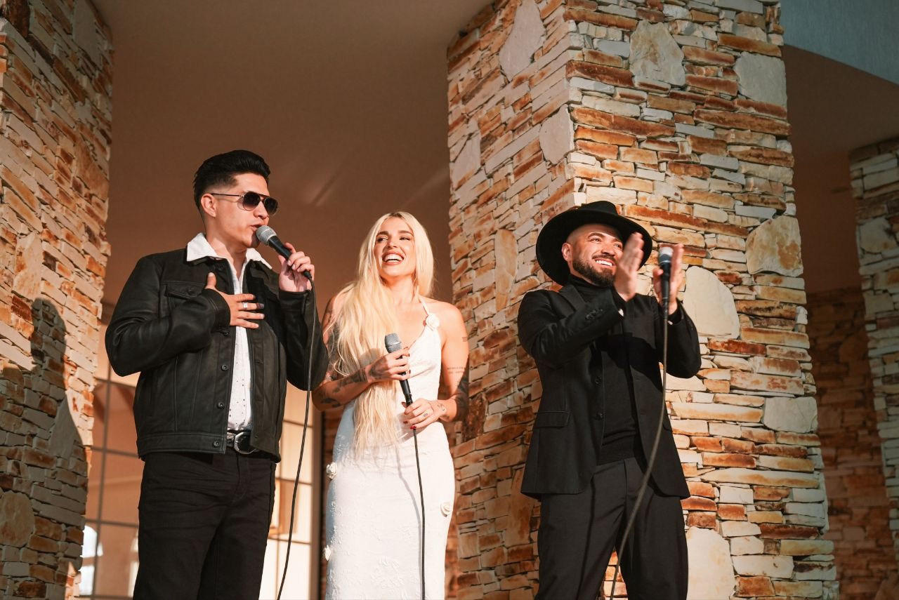 Chyno, Nacho y Elena Rose estrenan el emotivo video oficial de “D’Lejitos” + Video