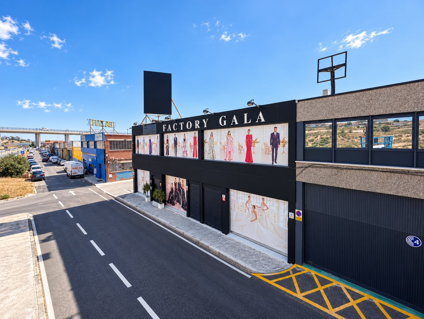 Talento venezolano en la Alta costura europea: Jhoan Betancourt y Juan Francisco Pérez Díaz inauguran el gigante nupcial “Factory Gala” en España.